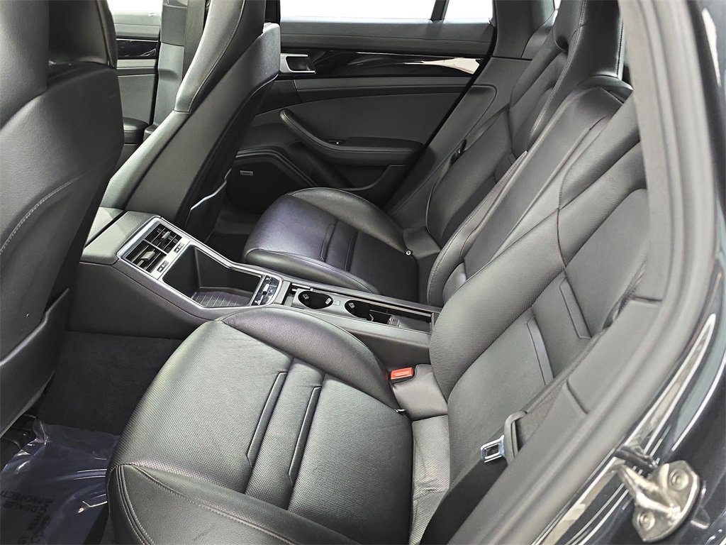 Used 2019 Porsche Panamera 4 image 24