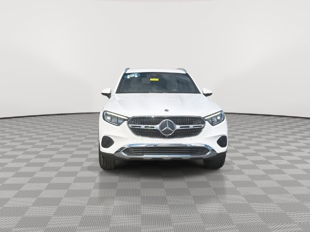 Used 2024 Mercedes-Benz GLC 300 4MATIC image 4