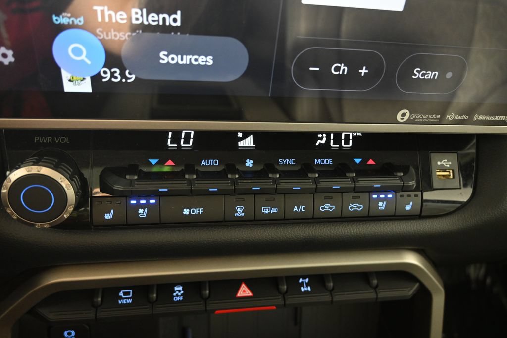 Used 2022 Toyota Tundra Limited AWD/4WD image 29