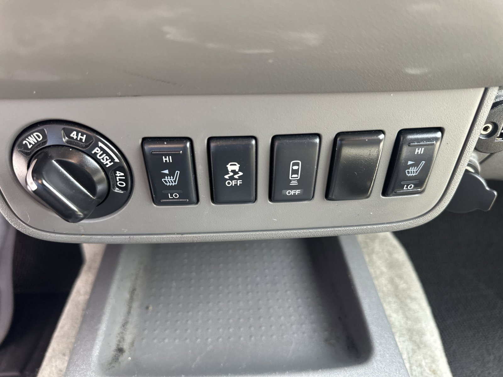 Used 2017 Nissan Frontier SV w/ SV Value Truck Package AWD/4WD image 15