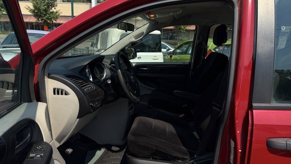 Used 2013 Dodge Grand Caravan American Value Package FWD image 7