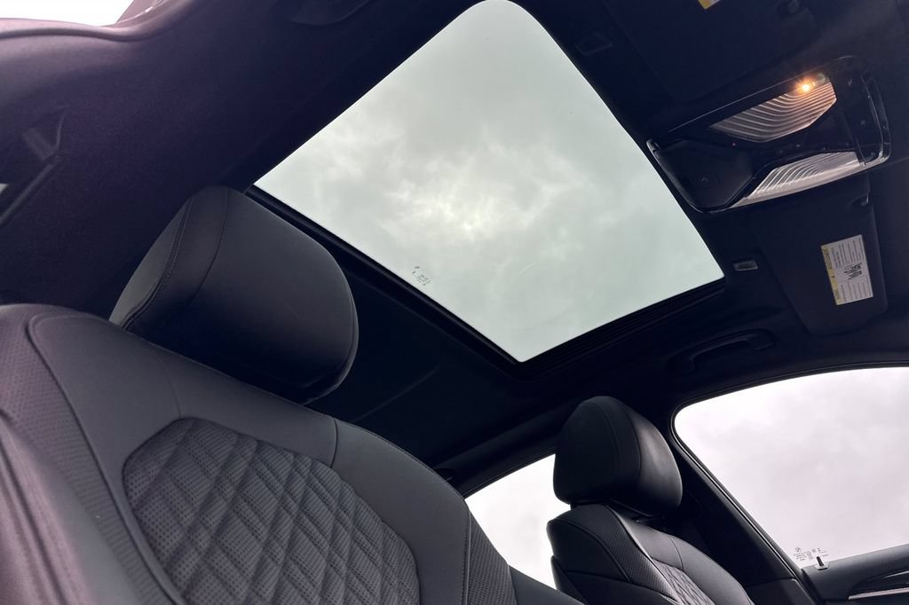 Used 2023 BMW 530e w/ Premium Package RWD image 17