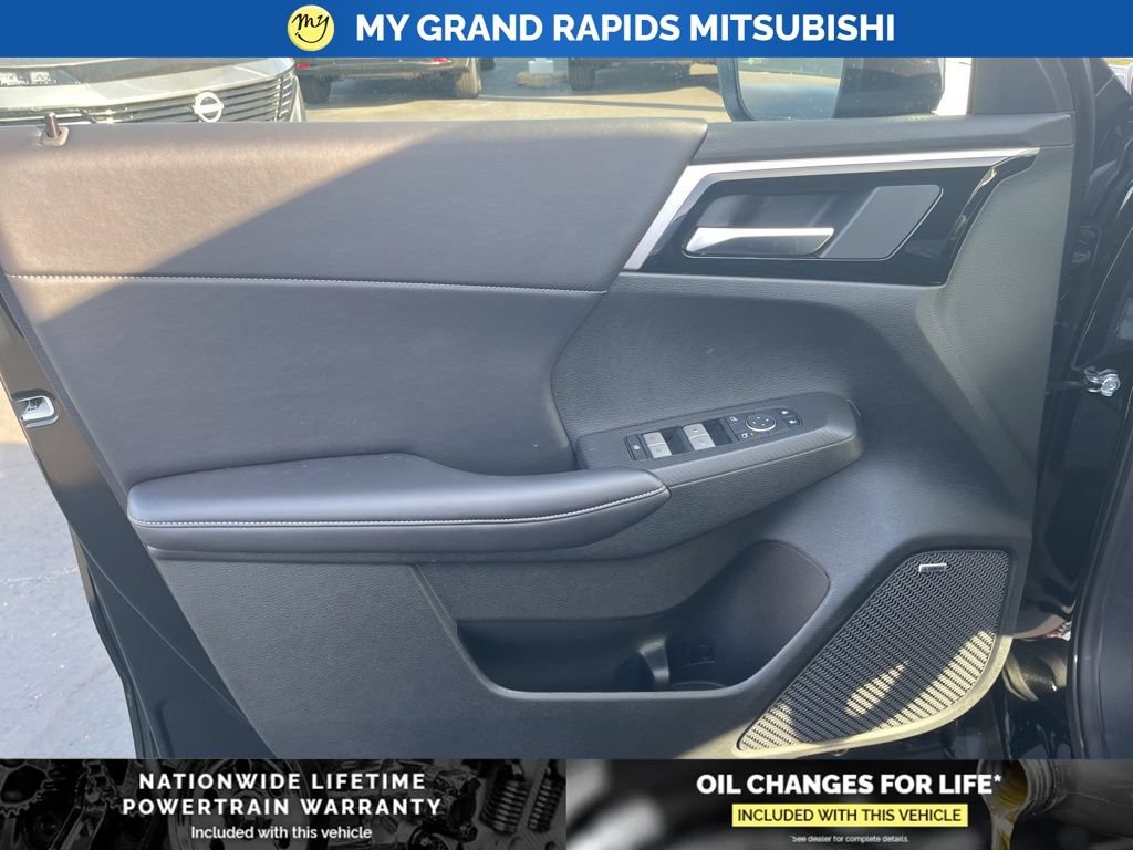 New 2026 Mitsubishi Outlander LE AWD/4WD image 10