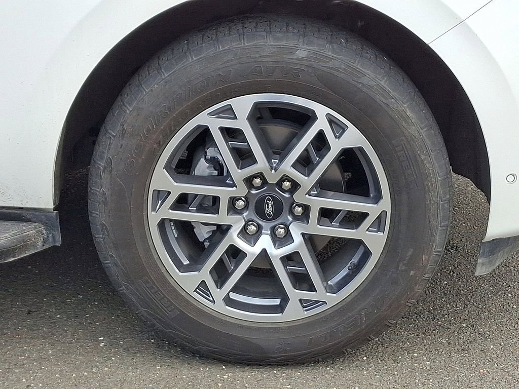 Certified 2025 Ford Expedition Active image 8