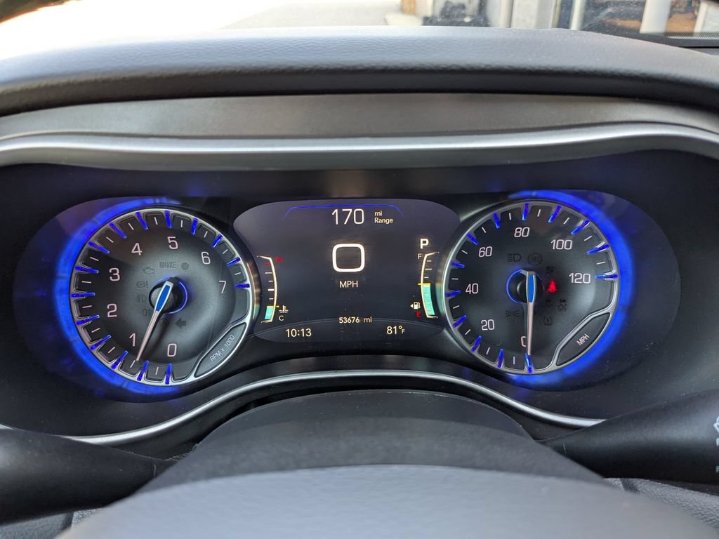 Used 2024 Chrysler Pacifica Touring-L FWD image 11