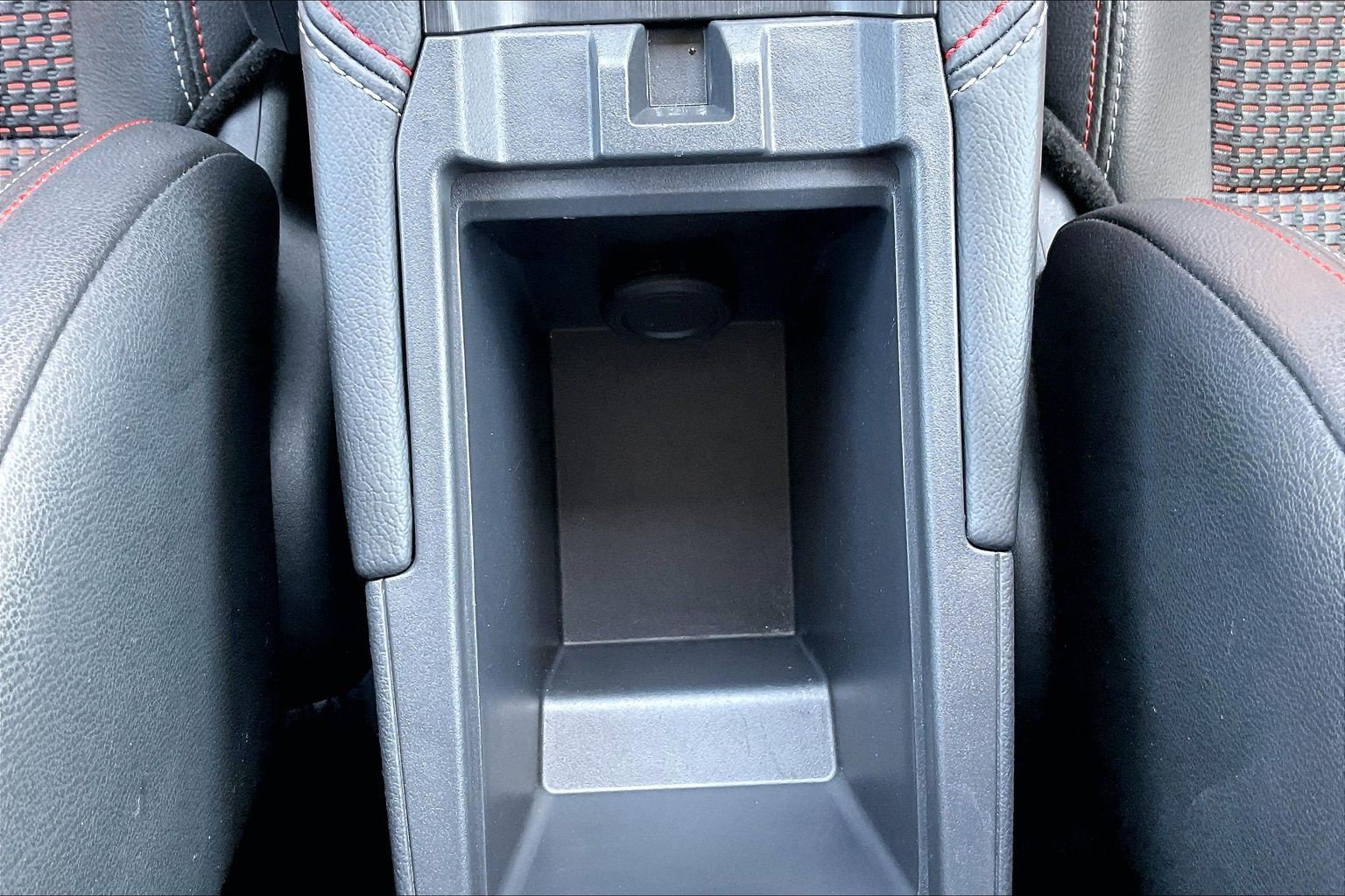 Used 2025 Nissan Kicks SR FWD image 34