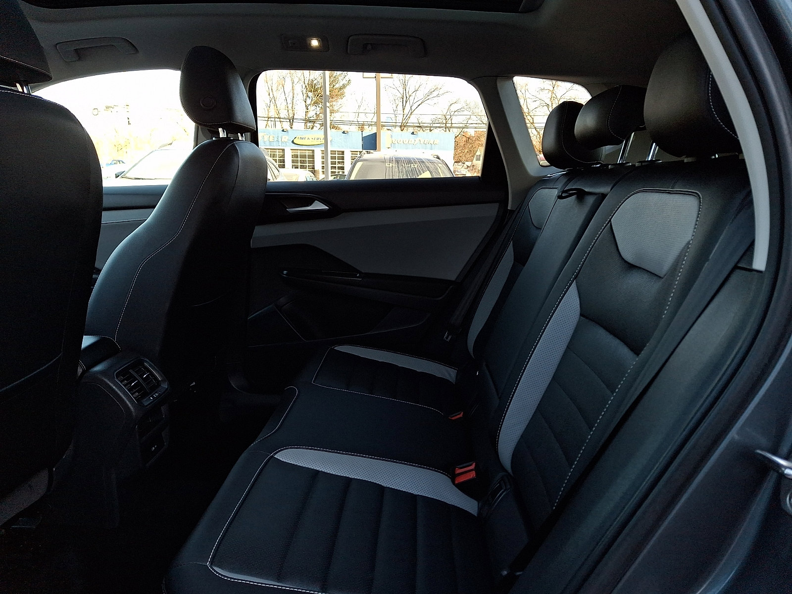 Used 2022 Volkswagen Taos SEL image 10