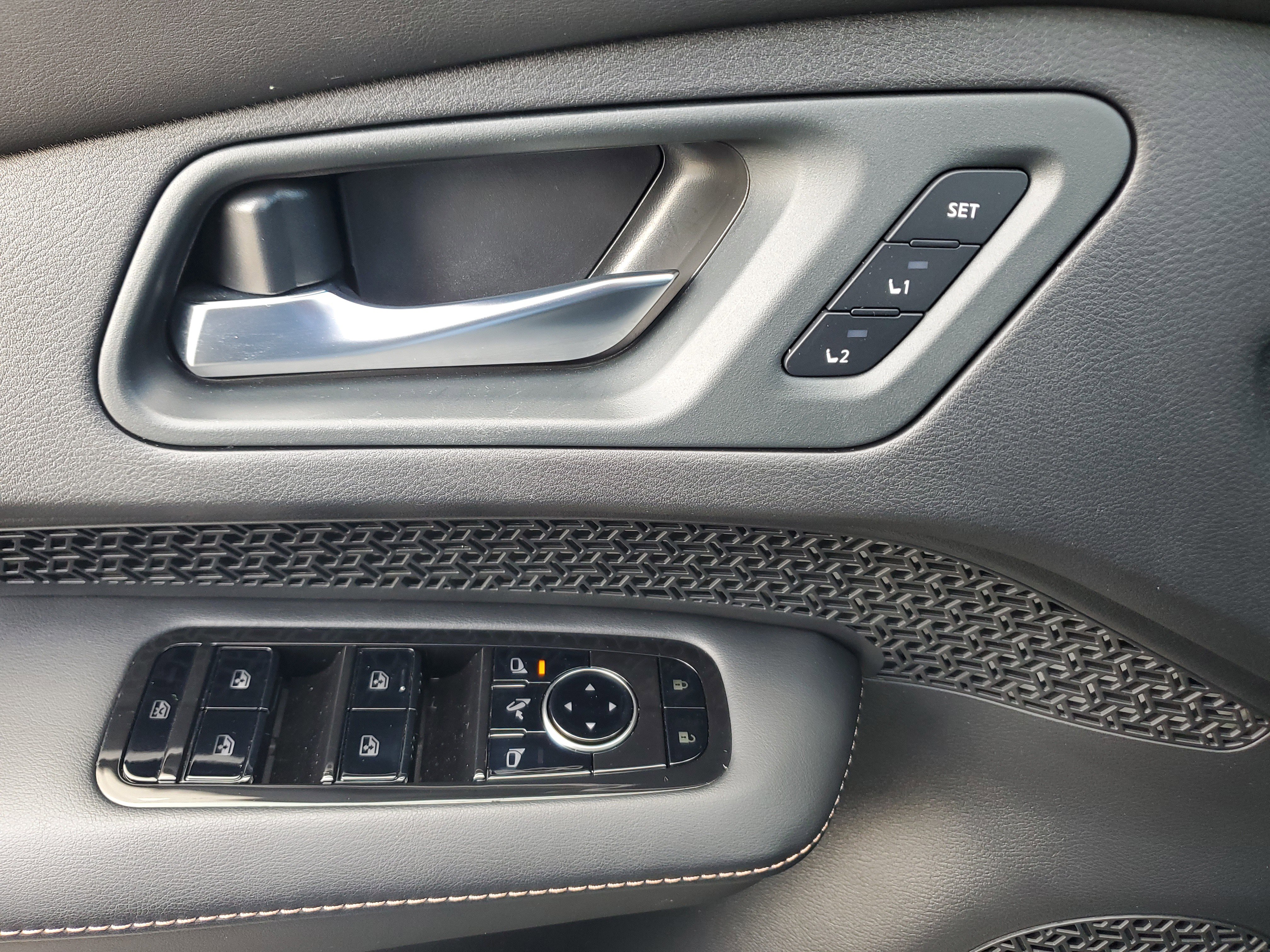 Certified 2025 Nissan Ariya FWD image 26