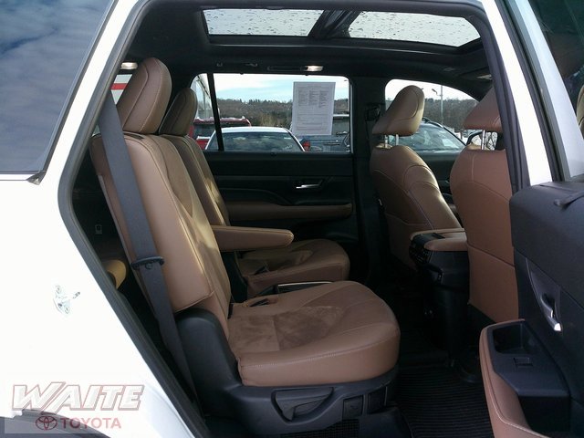 Used 2024 Toyota Grand Highlander AWD Hybrid image 34