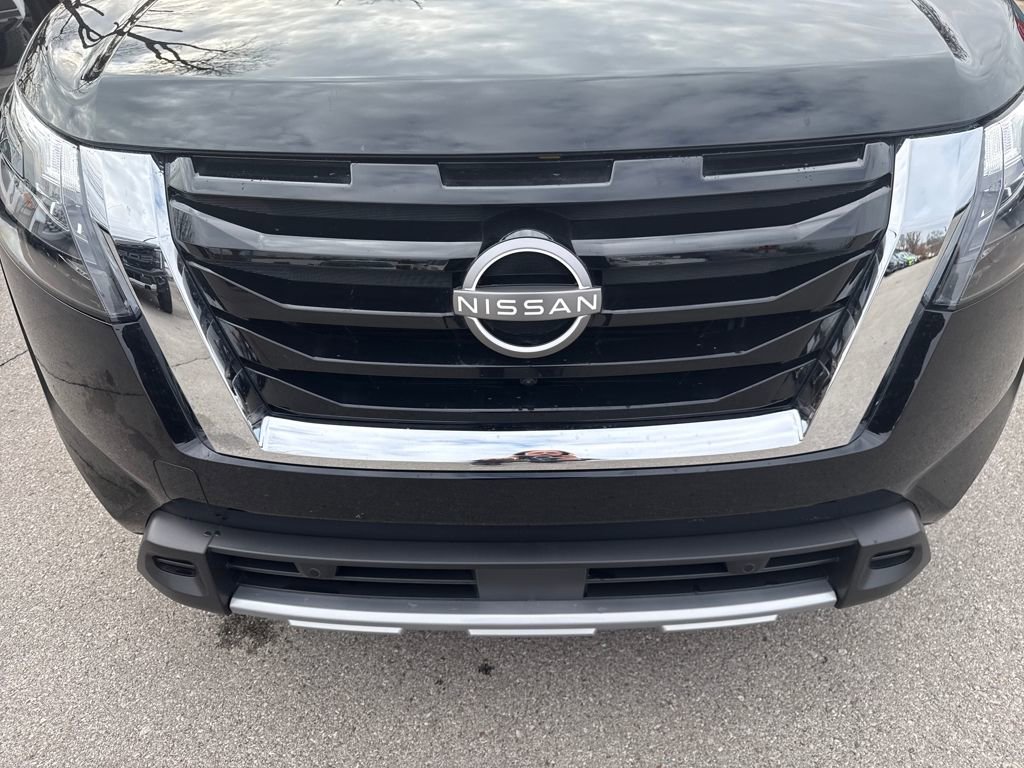 Certified 2025 Nissan Pathfinder Platinum image 41