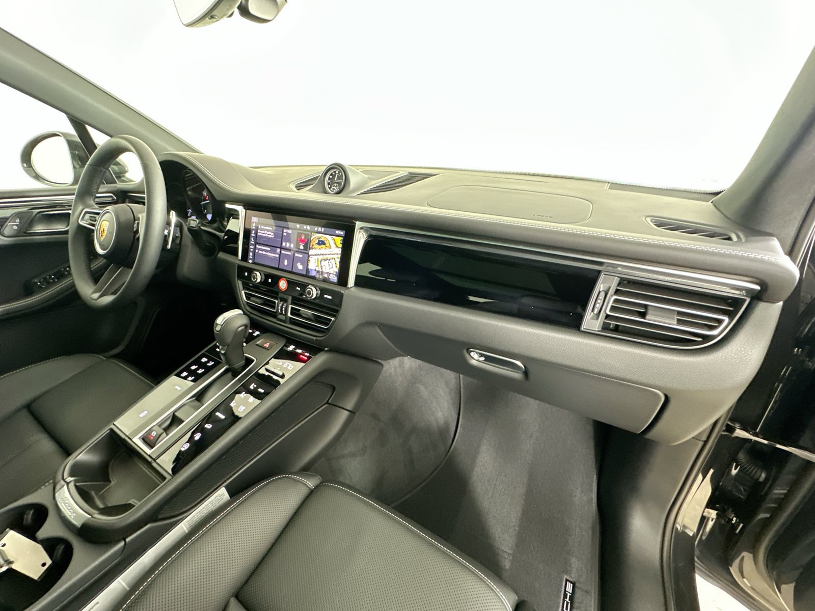New 2026 Porsche Macan AWD/4WD image 47