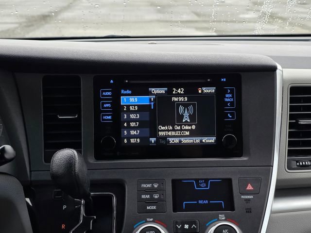 Used 2017 Toyota Sienna LE image 21