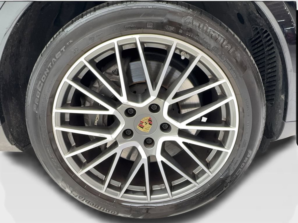 Used 2023 Porsche Cayenne Platinum Edition image 41