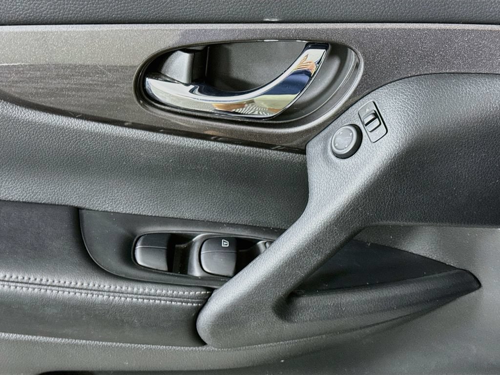 Certified 2020 Nissan Rogue SV AWD/4WD image 23