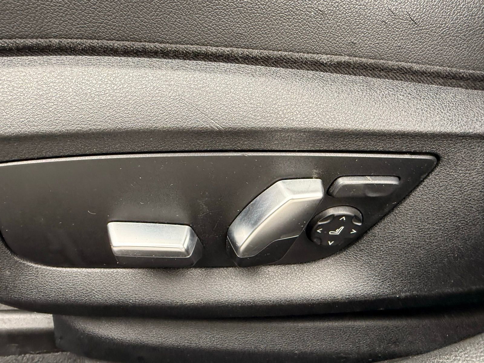 Used 2019 BMW 530i xDrive AWD/4WD image 16
