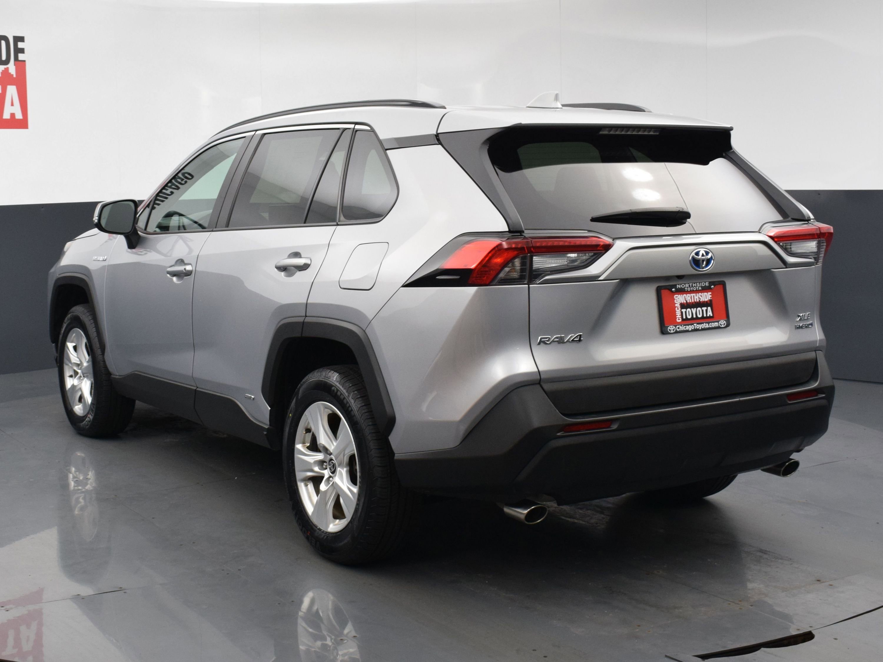 Used 2021 Toyota RAV4 XLE w/ Convenience Package AWD/4WD image 3