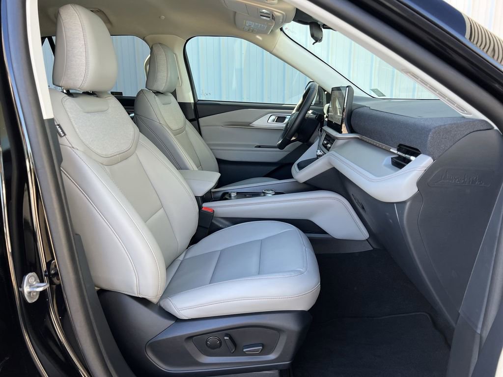 Used 2026 Ford Explorer Active w/ Active Comfort Package RWD image 25