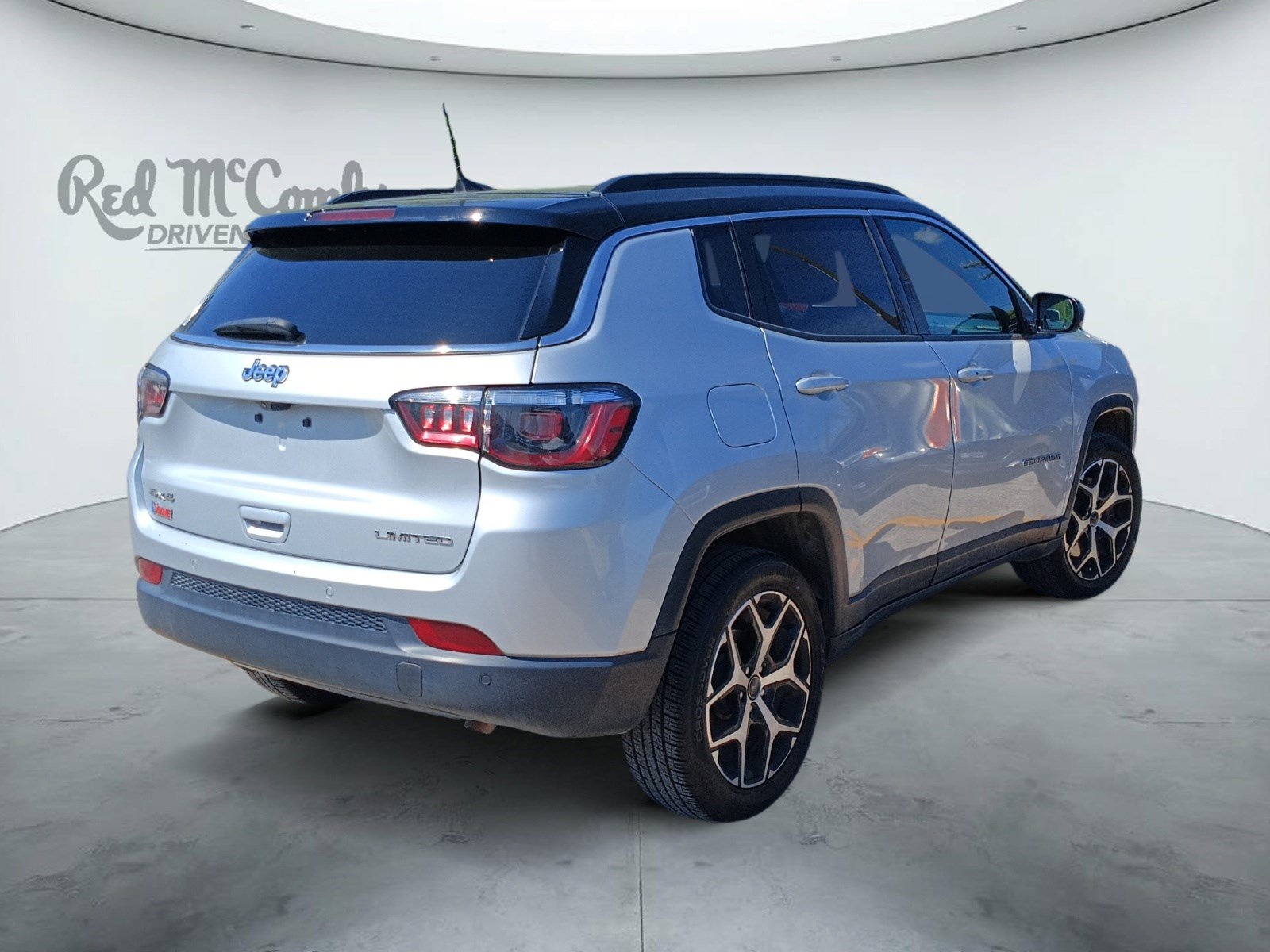 Used 2025 Jeep Compass Limited AWD/4WD image 4