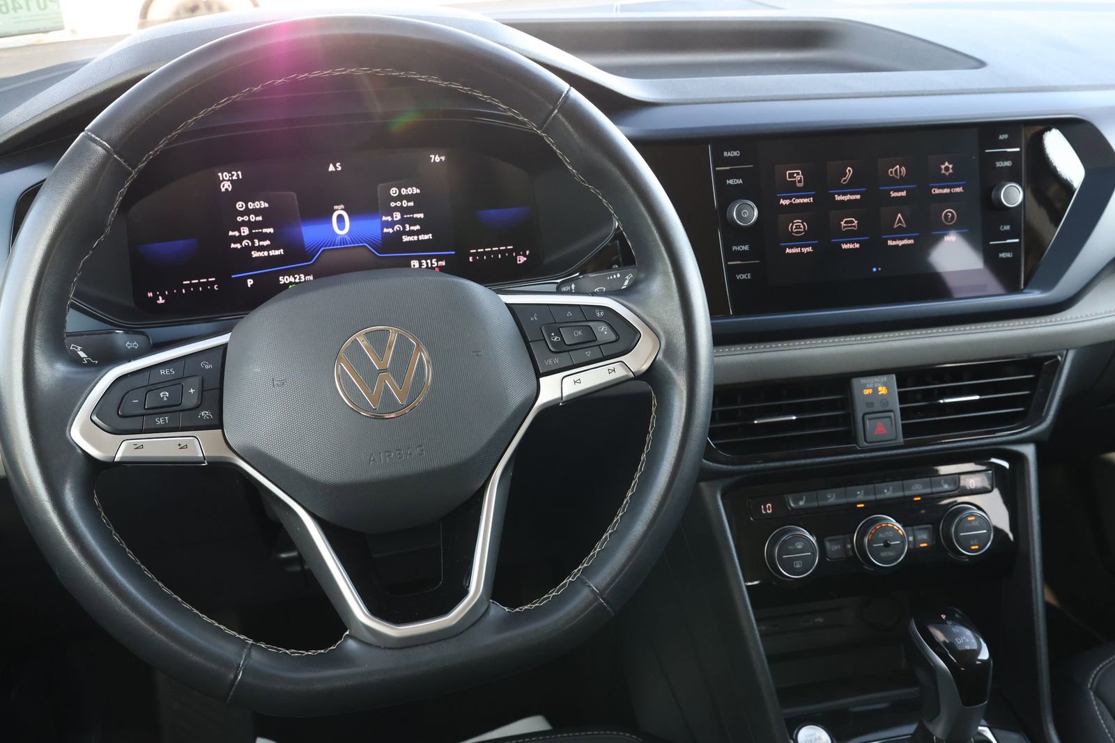 Used 2024 Volkswagen Taos SE image 17