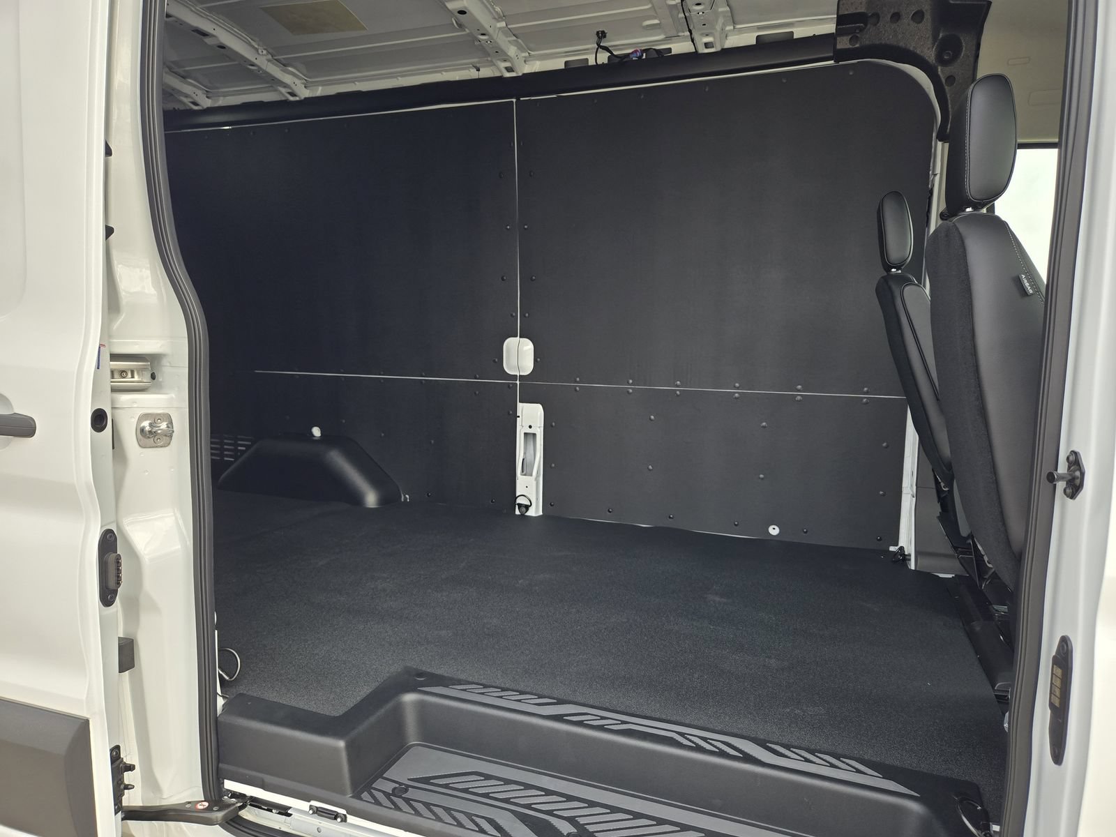 New 2026 Ford Transit 250 148 Medium Roof w/ Load Area Protection Package RWD image 27