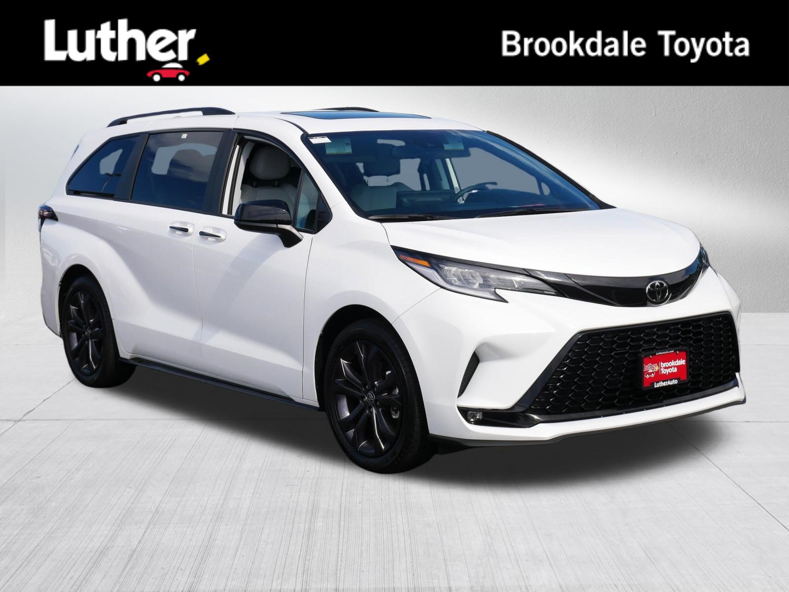 Certified 2026 Toyota Sienna XSE FWD image 1