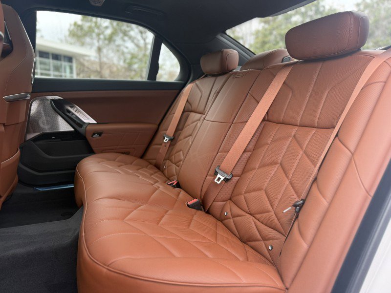 New 2026 BMW 750e xDrive w/ Executive Package image 17