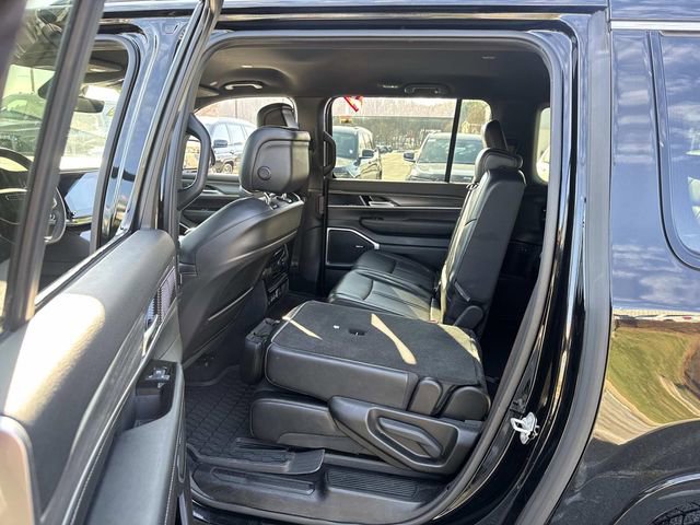 Used 2024 Jeep Wagoneer L Series II w/ Flexible Seating Group image 18