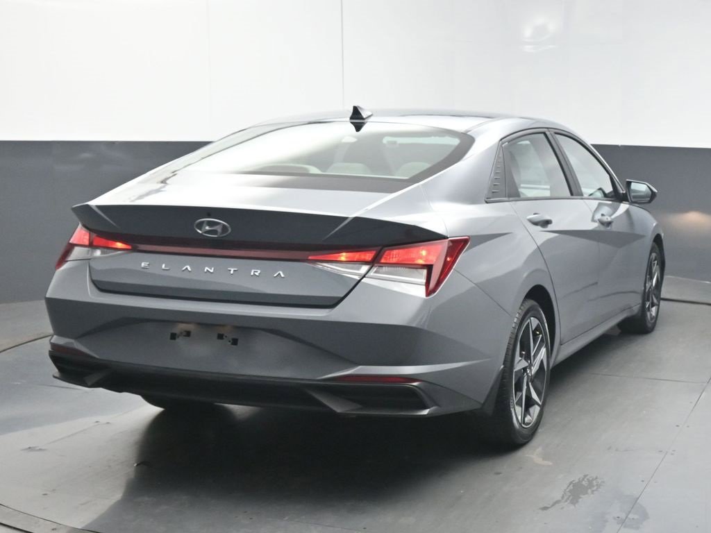 Used 2023 Hyundai Elantra SEL w/ Convenience Package image 7