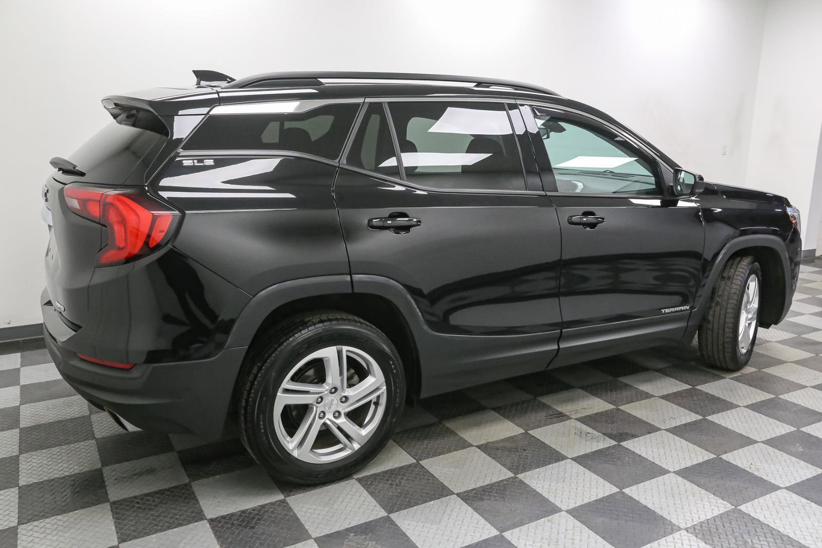 Used 2019 GMC Terrain SLE w/ Driver Convenience Package image 10