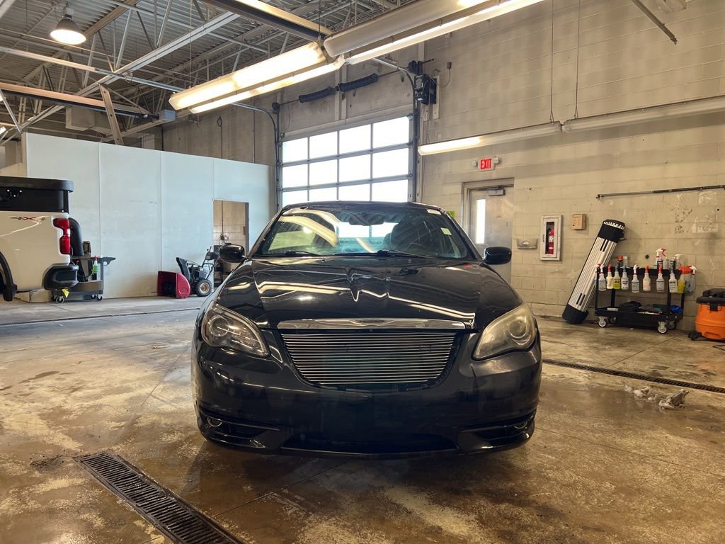 Used 2014 Chrysler 200 Limited w/ 200 S V6 Premium Group image 2