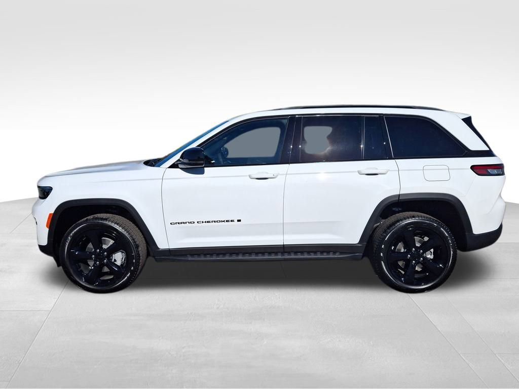 New 2025 Jeep Grand Cherokee Limited w/ Black Appearance Package image 4