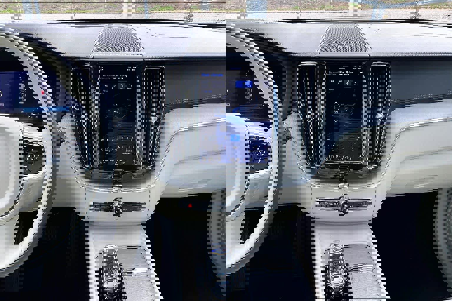 Used 2023 Volvo XC60 B5 Ultimate w/ Climate Package image 7