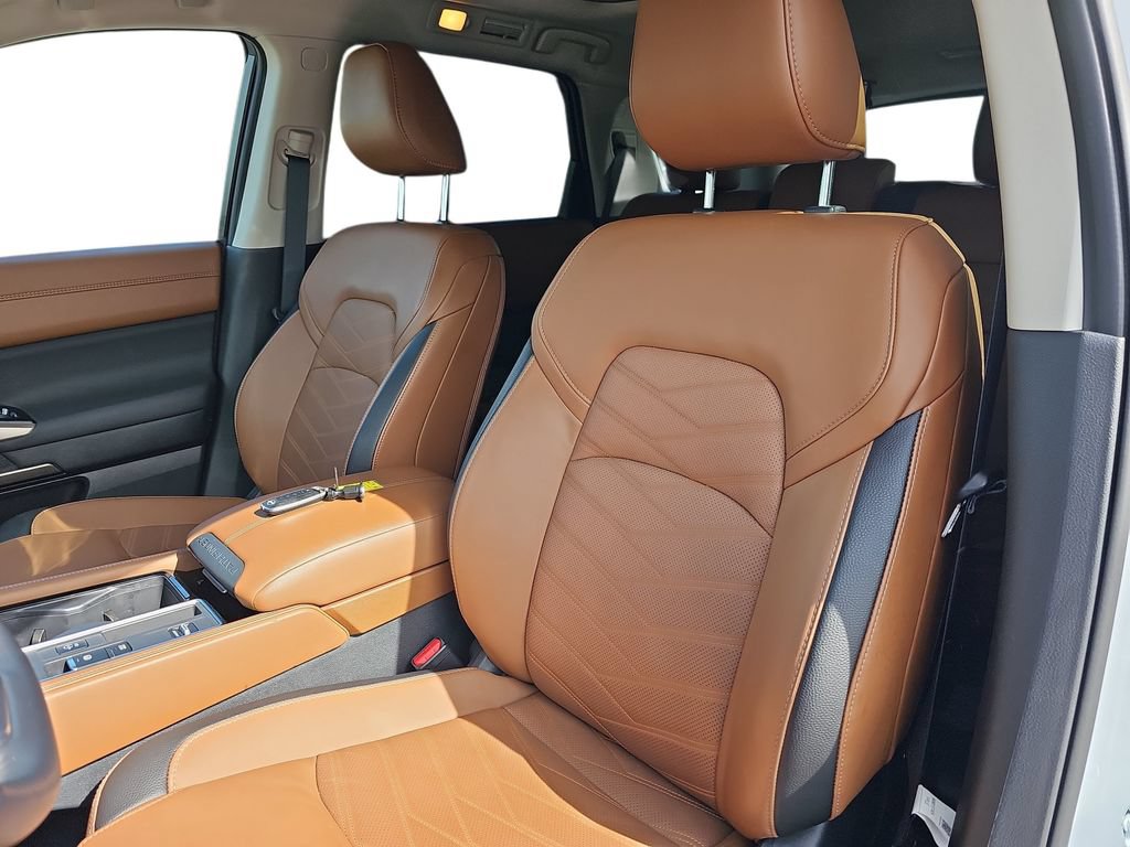 Used 2025 Nissan Pathfinder Platinum w/ Cargo Package FWD image 15