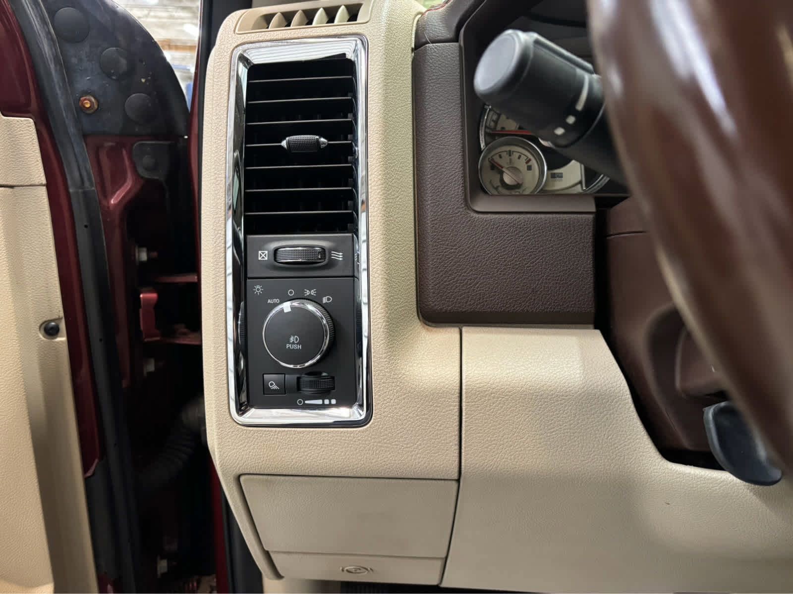 Used 2018 RAM 2500 Longhorn w/ Longhorn Southfork Package AWD/4WD image 16