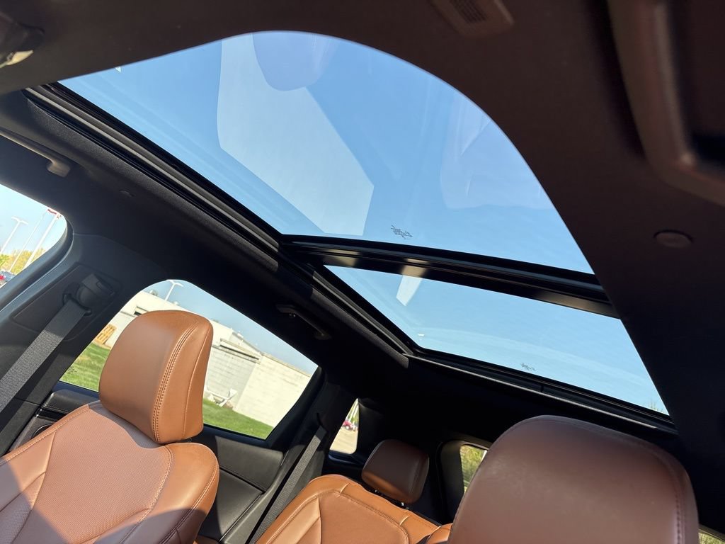 Used 2023 Lincoln Nautilus Reserve w/ Luxury Package AWD/4WD image 3