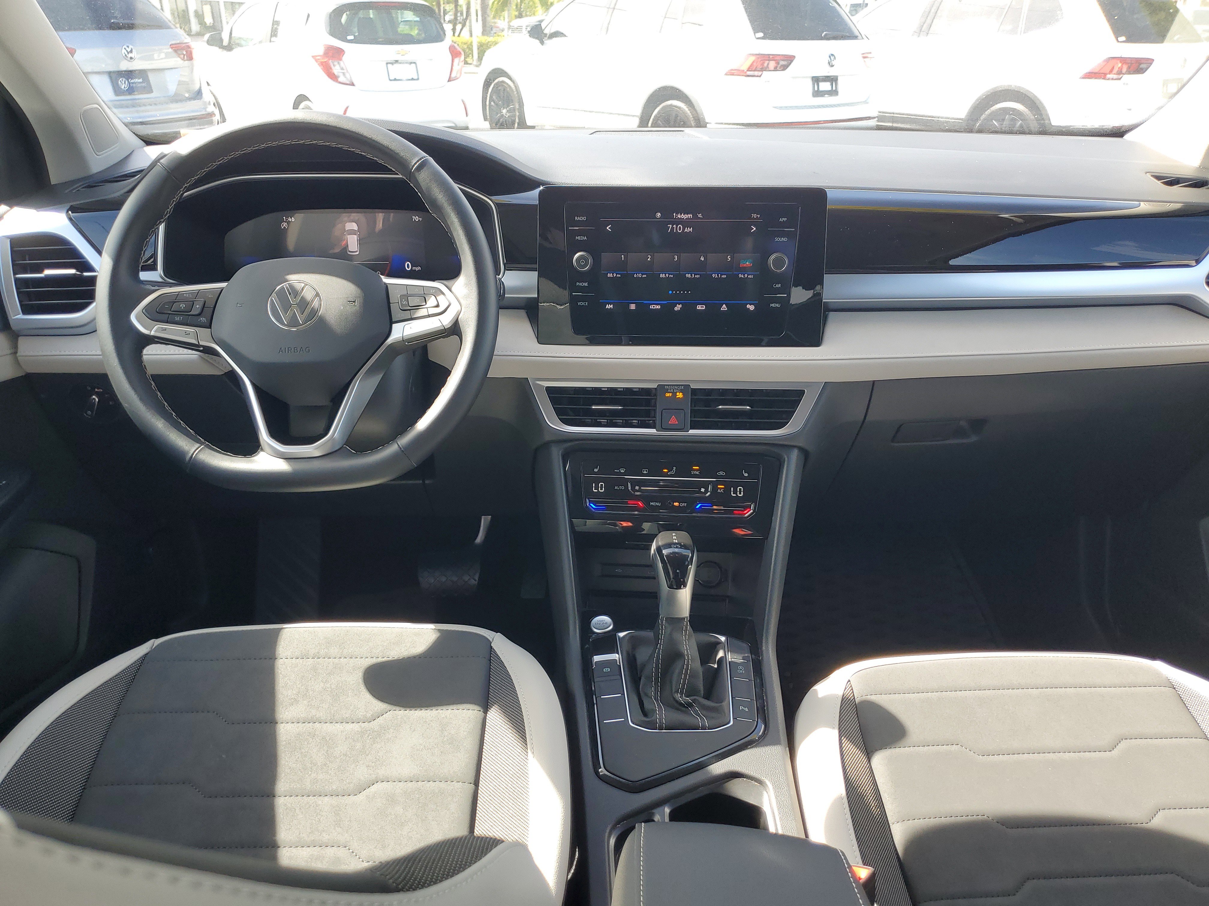 Used 2025 Volkswagen Taos SE image 13