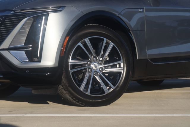 Certified 2025 Cadillac Lyriq Luxury image 2