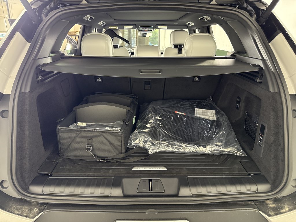 New 2027 Land Rover Range Rover Sport SE AWD/4WD image 31