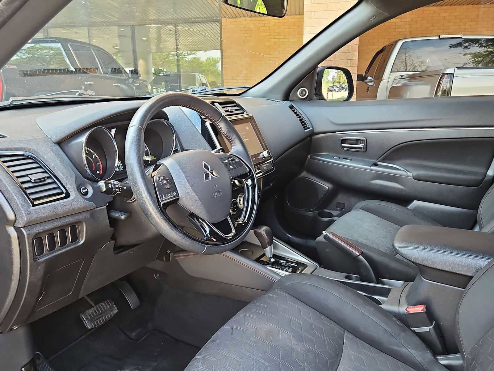 Used 2020 Mitsubishi Outlander Sport Black Edition FWD image 10