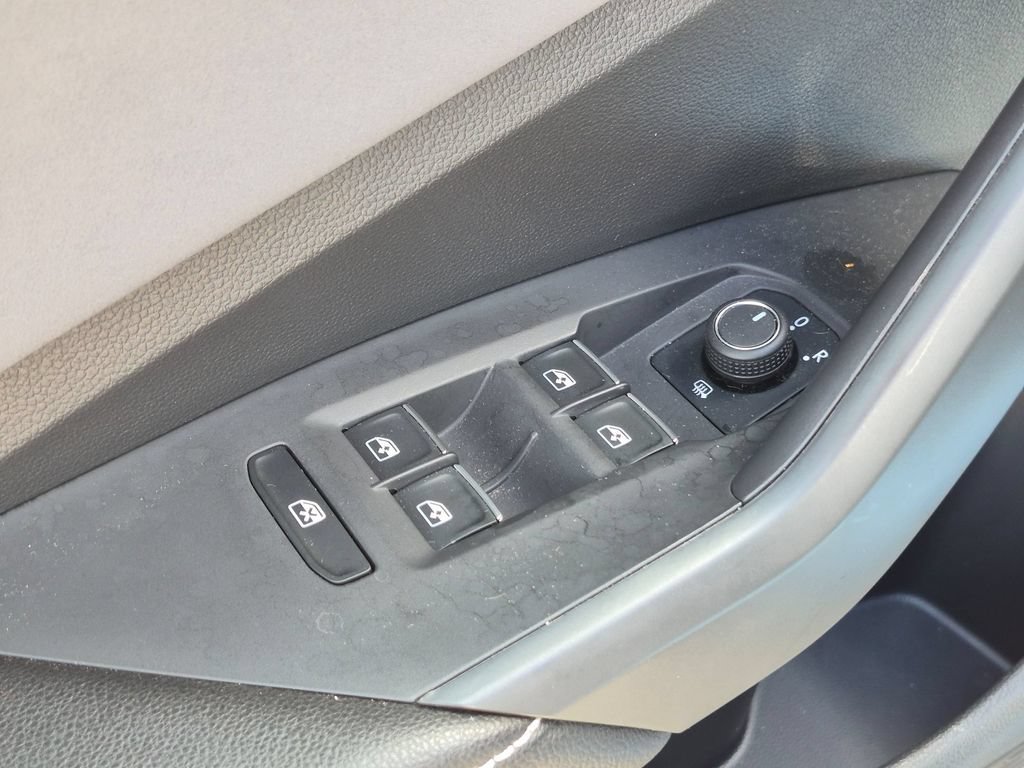 Used 2025 Volkswagen Jetta SE FWD image 12