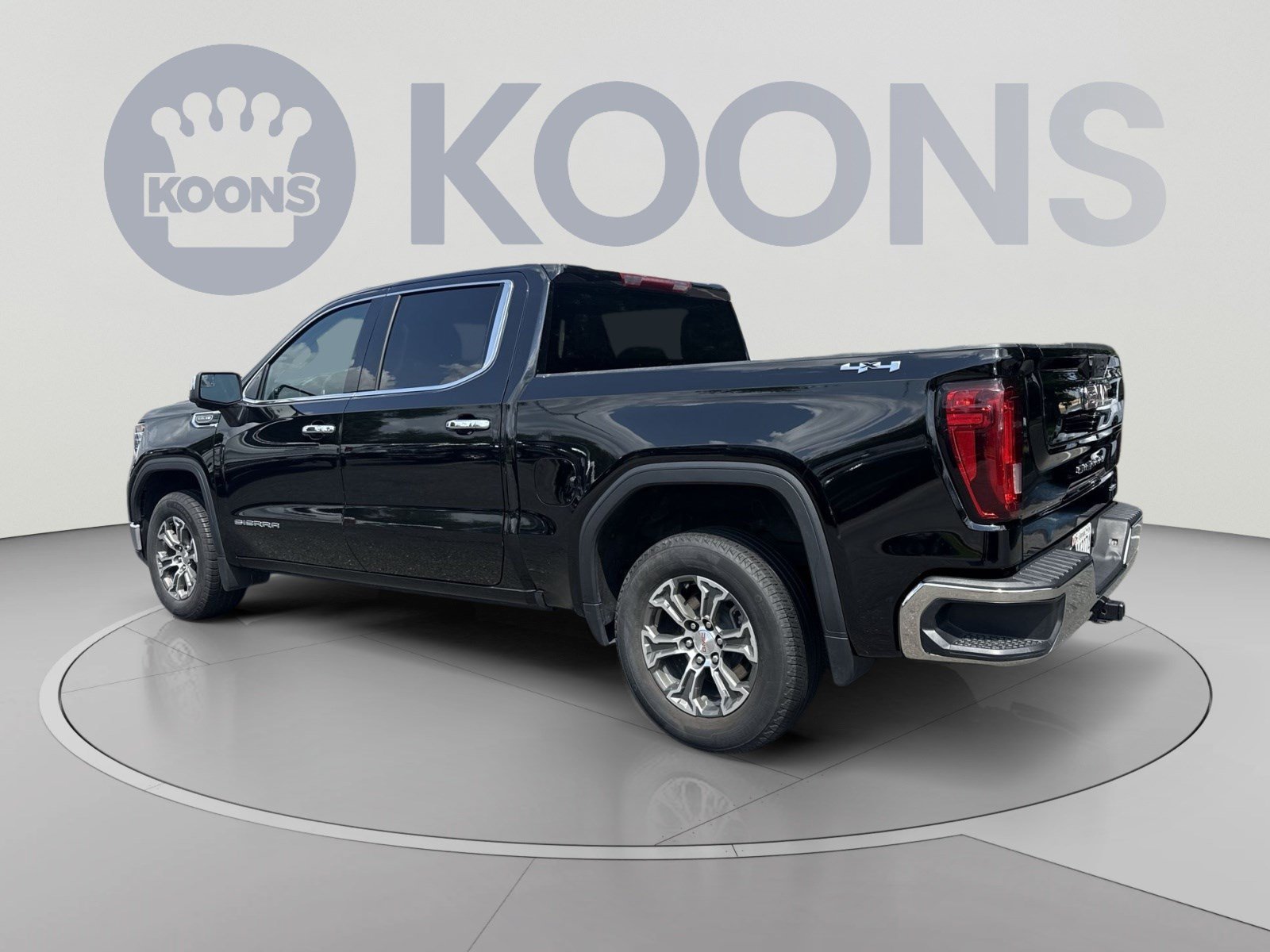Used 2025 GMC Sierra 1500 SLT AWD/4WD image 4