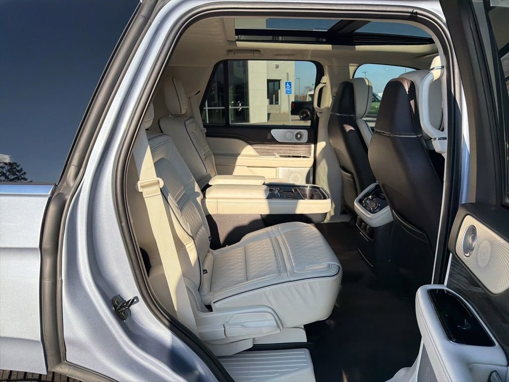 Used 2021 Lincoln Navigator Black Label AWD/4WD image 19