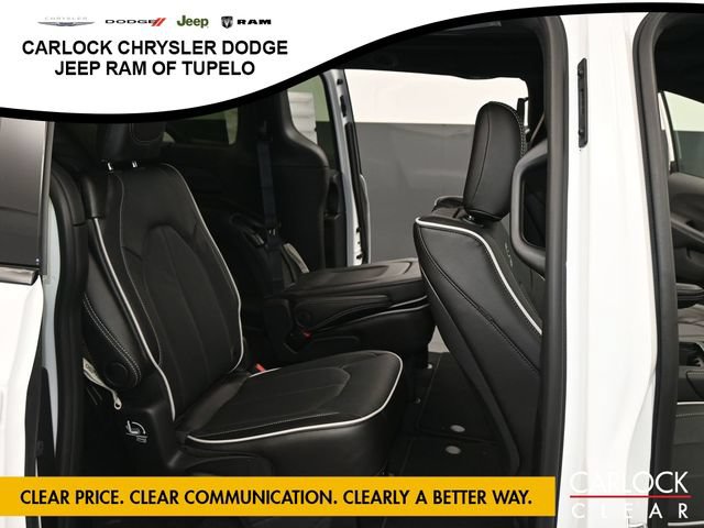 New 2026 Chrysler Pacifica Limited w/ Uconnect Theater Family Group FWD image 36