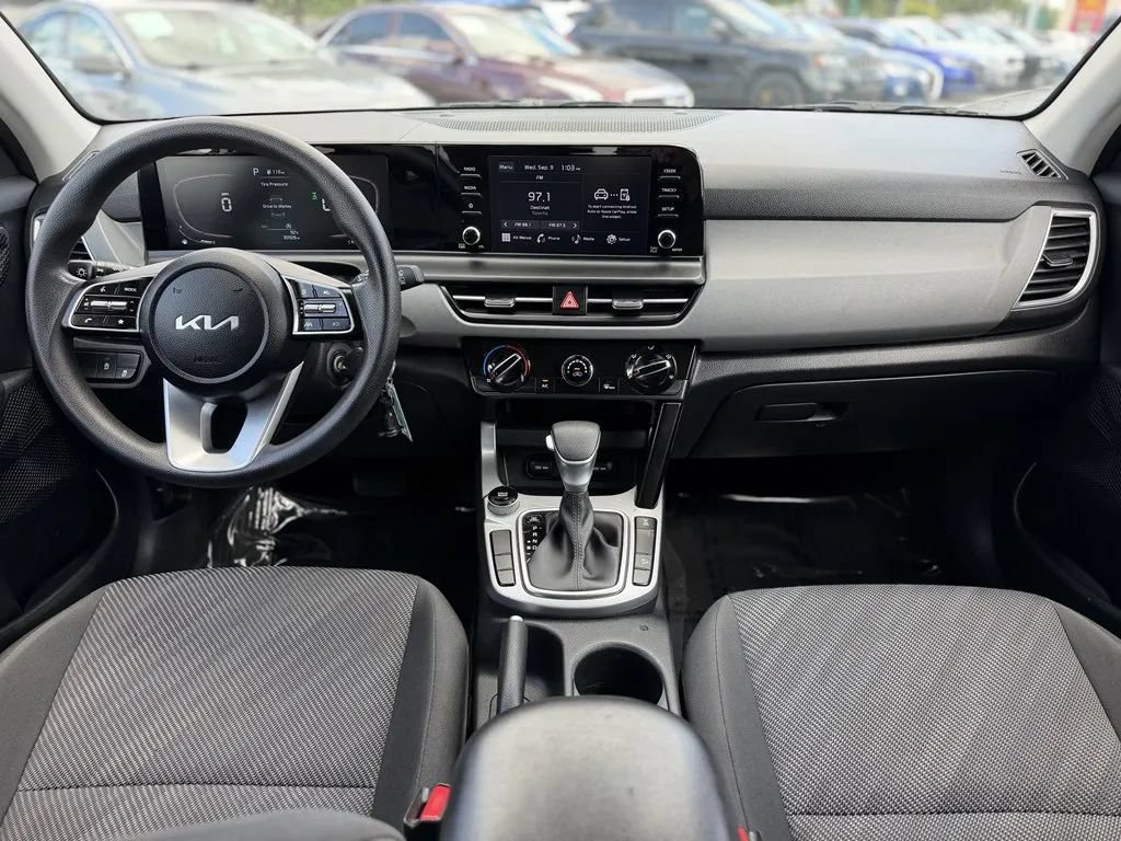 Used 2024 Kia Seltos LX AWD/4WD image 11