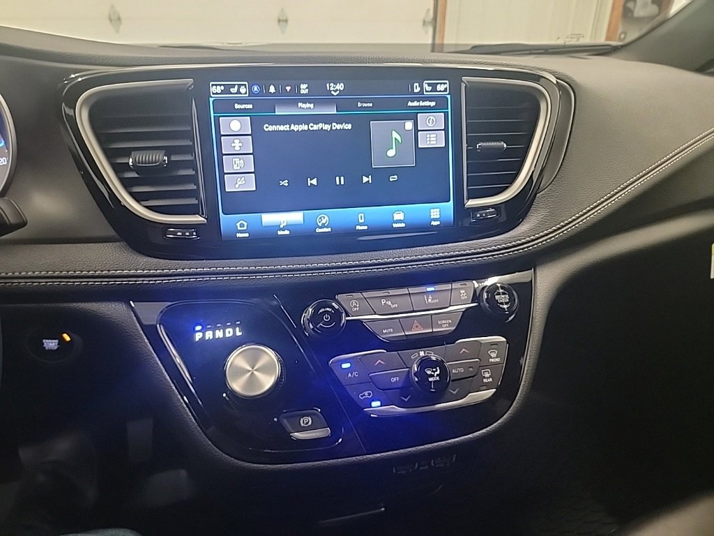 New 2025 Chrysler Pacifica Select image 18