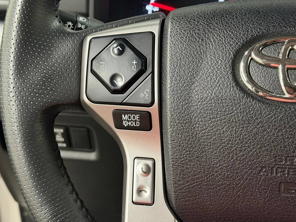 Used 2020 Toyota 4Runner SR5 AWD/4WD image 36