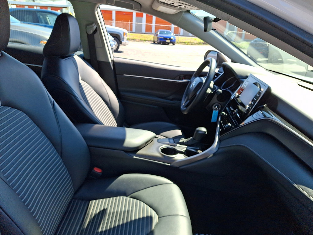 Used 2024 Toyota Camry SE image 12