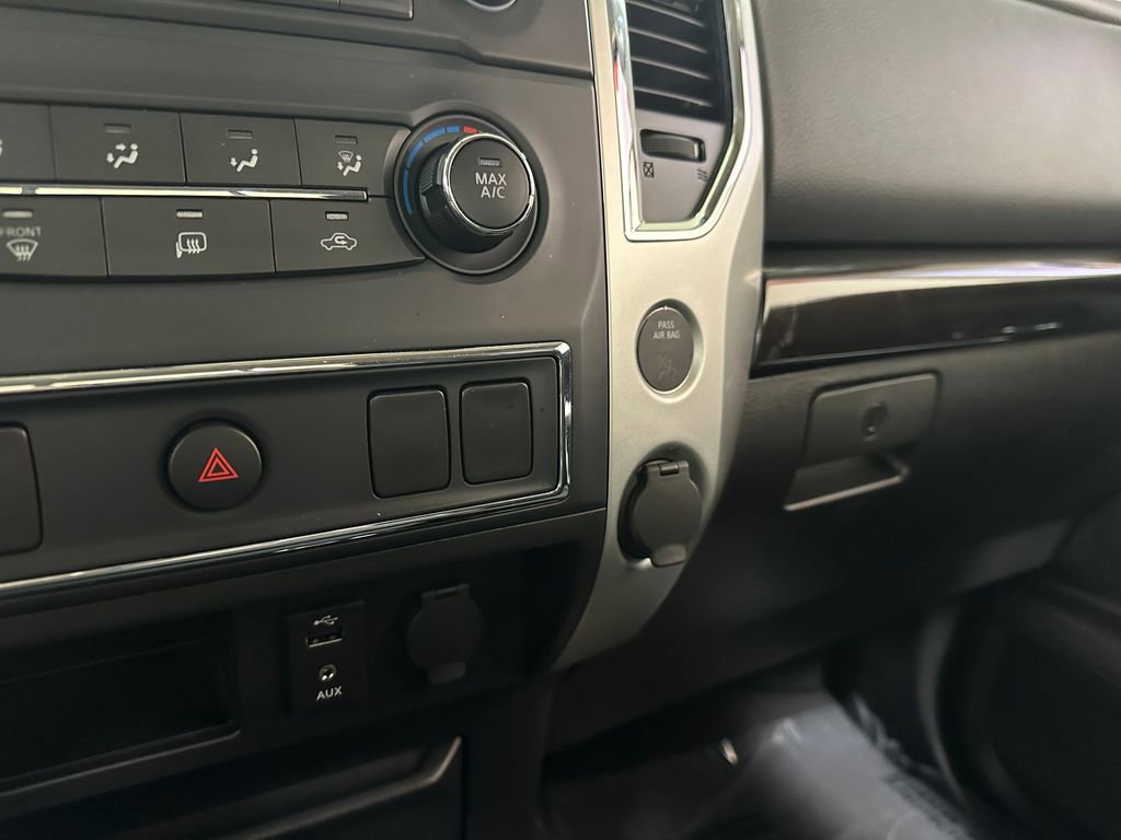 Used 2017 Nissan Titan SV image 20