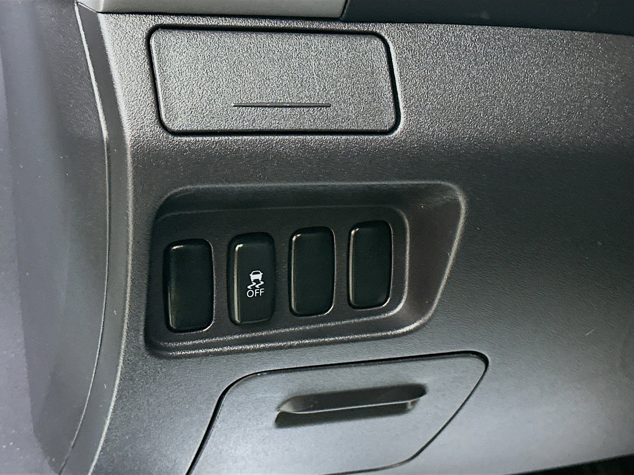 Used 2011 Mitsubishi Outlander SE image 10