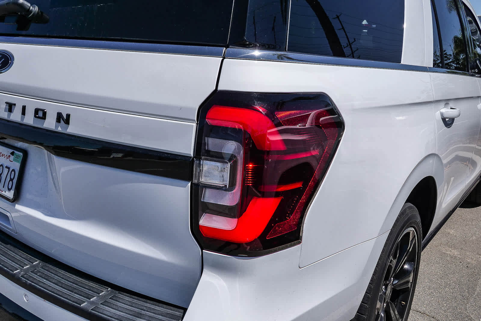Used 2022 Ford Expedition Limited image 15